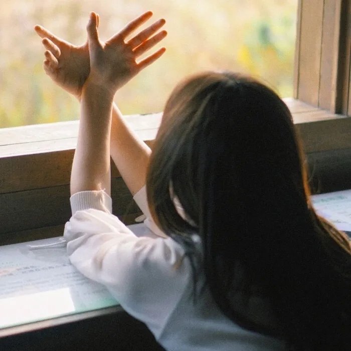 女儿别哭,妈妈爱你